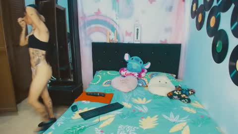 Snapshot of 2girls__dream chatting on January 7, 3:14 pm samantha sharon online show from January 7, 3:14 pm