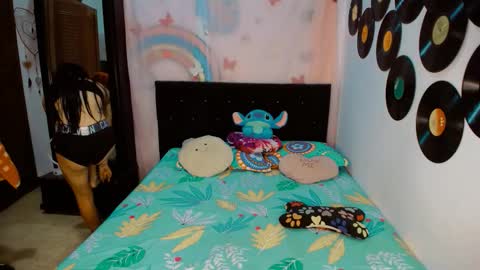 Snapshot of 2girls__dream chatting on January 8, 9:11 am samantha sharon online show from January 8, 9:11 am