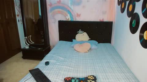 Snapshot of 2girls__dream chatting on February 5, 8:30 am samantha sharon online show from February 5, 8:30 am