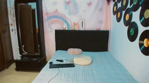 Snapshot of 2girls__dream chatting on February 11, 10:31 am samantha sharon online show from February 11, 10:31 am