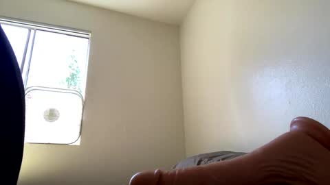 Snapshot of 2mescent2000 chatting on February 26, 6:43 pm 2mescent2000 online show from February 26, 6:43 pm