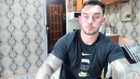 2sexymuscles online show from September 18, 8:11 pm