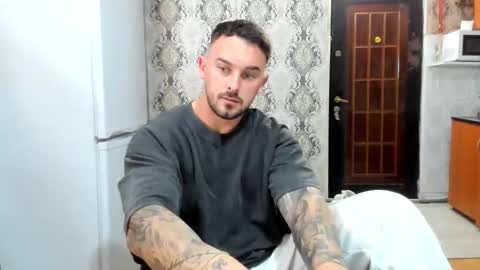 2sexymuscles online show from May 22, 8:25 pm