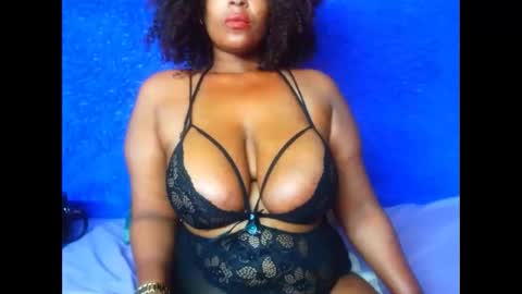 Snapshot of 2sweetysmile chatting on December 6, 4:06 pm 2sweetysmile online show from December 6, 4:06 pm