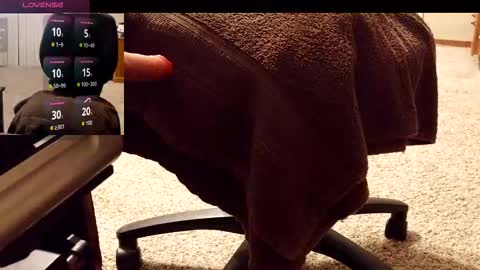 Snapshot of 2tiredoftoys chatting on December 16, 2:38 am 2tiredoftoys online show from December 16, 2:38 am