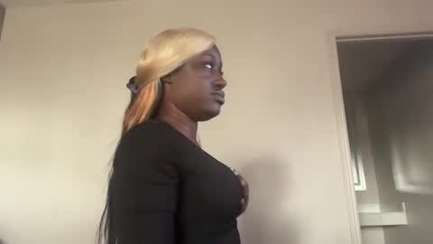 GamerBaddieLux online show from November 5, 8:42 pm