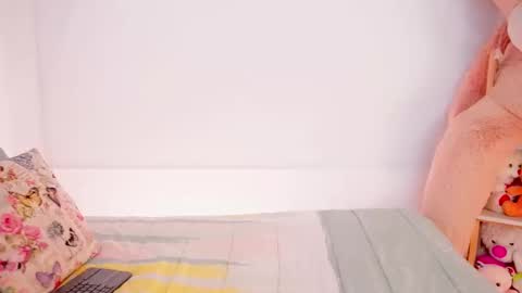 independent model online show from October 3, 8:44 am