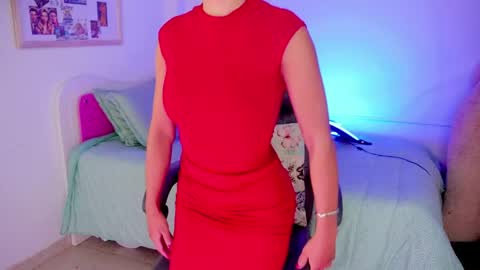 independent model online show from May 5, 9:39 am