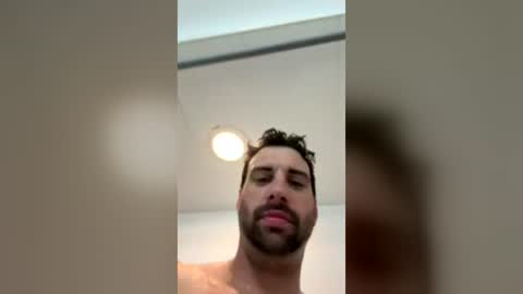 3legs online show from August 4, 8:11 pm