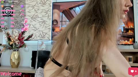 Snapshot of 3lla_rose chatting on January 17, 7:41 am Ella online show from January 17, 7:41 am