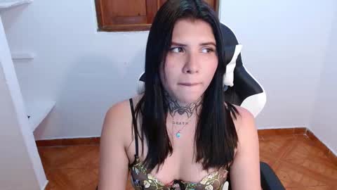 Snapshot of 3rika_gomez chatting on February 11, 11:44 pm erika online show from February 11, 11:44 pm