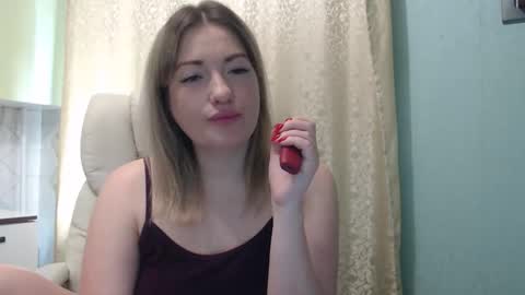 Snapshot of 3sweetcandy3 chatting on March 3, 10:21 am 3sweetcandy3 online show from March 3, 10:21 am