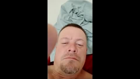 Snapshot of 45curt1986 chatting on April 7, 3:18 am 45curt1986 online show from April 7, 3:18 am