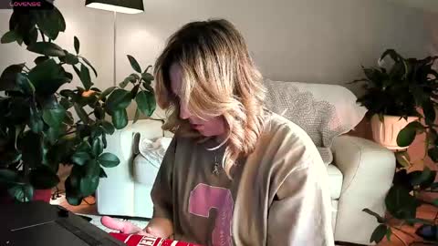Snapshot of 5_in_one chatting on May 13, 4:21 am Sunshine online show from May 13, 4:21 am