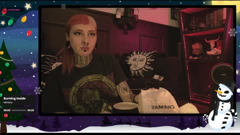 Juune online show from December 22, 10:15 pm