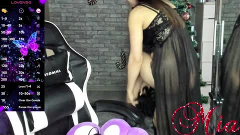 Snapshot of 666mia666 chatting on January 9, 9:27 am Mia my pvt is open and lovense is active online show from January 9, 9:27 am