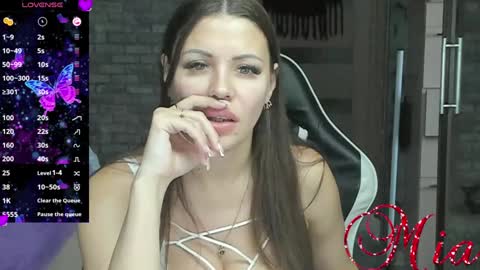 Snapshot of 666mia666 chatting on January 15, 10:06 am Mia my pvt is open and lovense is active online show from January 15, 10:06 am