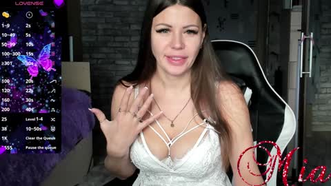 Snapshot of 666mia666 chatting on January 28, 4:50 am Mia my pvt is open and lovense is active online show from January 28, 4:50 am