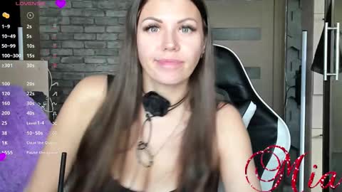 Snapshot of 666mia666 chatting on February 15, 6:23 am Mia my pvt is open and lovense is active online show from February 15, 6:23 am