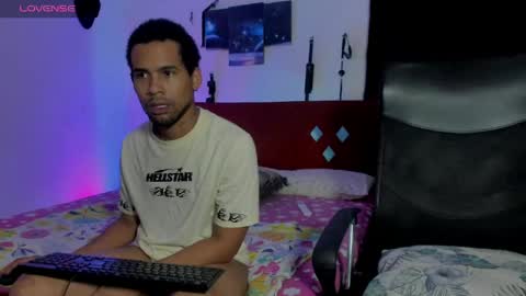 69blackwhite online show from May 18, 11:16 am