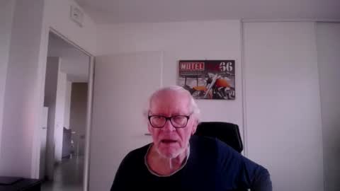 Snapshot of 73yves chatting on March 30, 5:52 am 73yves online show from March 30, 5:52 am