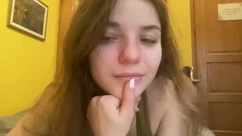 Snapshot of 75sowet018 chatting on December 5, 7:39 am 75sowet018 online show from December 5, 7:39 am