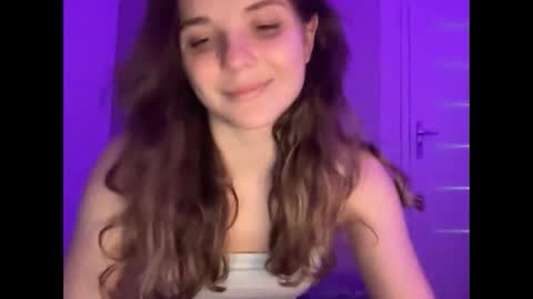 Snapshot of 75sowet018 chatting on February 7, 1:15 pm 75sowet018 online show from February 7, 1:15 pm