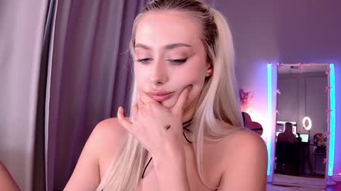 Loren Wood online show from May 6, 4:23 pm