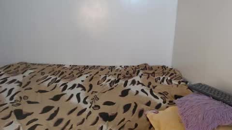 Snapshot of 7sunflower7 chatting on February 2, 5:06 am SunFlower online show from February 2, 5:06 am