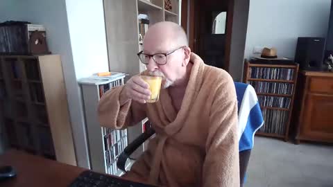  Papi  online show from December 15, 11:14 am