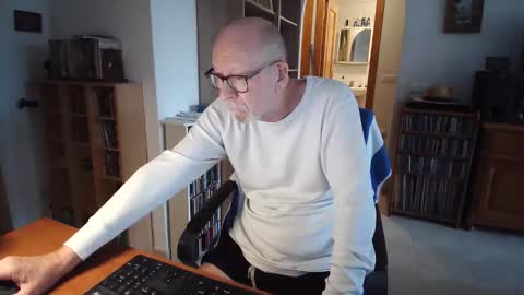  Papi  online show from May 3, 8:09 am