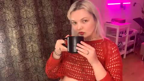 Snapshot of 80s_brat chatting on January 6, 10:35 am Ivy online show from January 6, 10:35 am