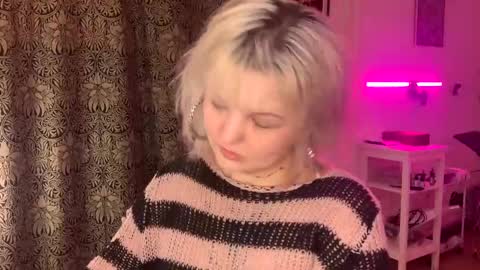 Snapshot of 80s_brat chatting on January 7, 2:20 am Ivy online show from January 7, 2:20 am