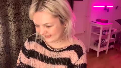 Snapshot of 80s_brat chatting on January 7, 6:59 am Ivy online show from January 7, 6:59 am