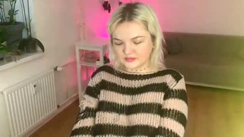 Snapshot of 80s_brat chatting on January 15, 6:43 am Ivy online show from January 15, 6:43 am