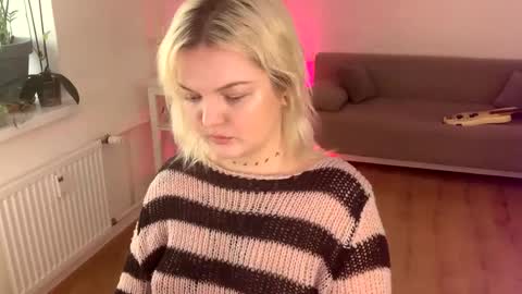 Snapshot of 80s_brat chatting on January 15, 9:45 am Ivy online show from January 15, 9:45 am