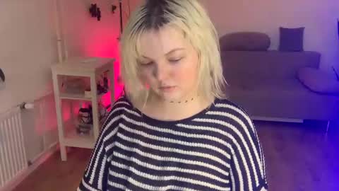 Snapshot of 80s_brat chatting on January 16, 4:49 am Ivy online show from January 16, 4:49 am
