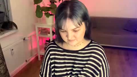 Snapshot of 80s_brat chatting on January 16, 5:01 pm Ivy online show from January 16, 5:01 pm