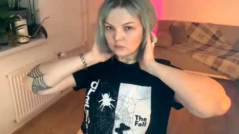 Snapshot of 80s_brat chatting on February 1, 1:55 am Ivy online show from February 1, 1:55 am