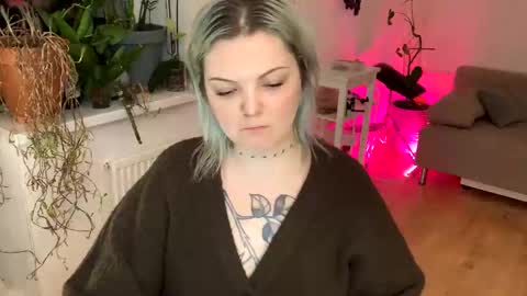 Snapshot of 80s_brat chatting on February 13, 4:07 pm Ivy online show from February 13, 4:07 pm