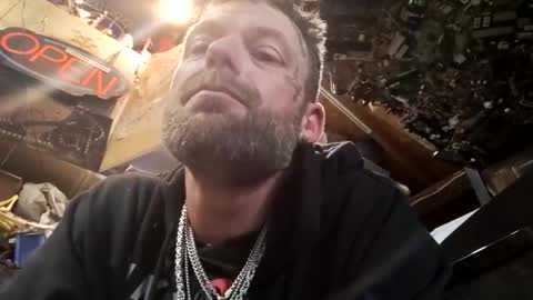 Snapshot of 85dilligaf chatting on November 17, 7:30 pm 85dilligaf online show from November 17, 7:30 pm