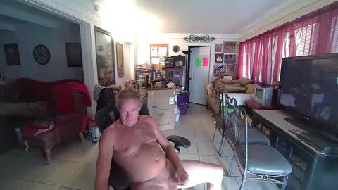 Snapshot of 86406stud chatting on December 30, 11:06 pm 86406stud online show from December 30, 11:06 pm