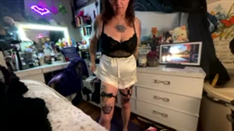 That girl online show from January 11, 11:15 am