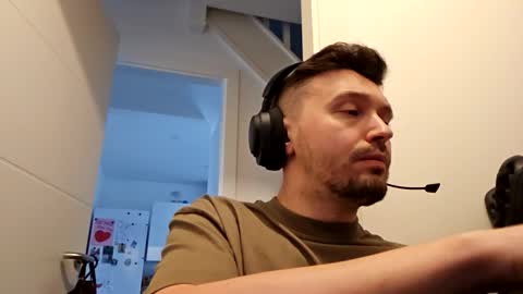 8inchdude93 online show from October 13, 11:43 am