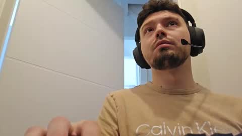8inchdude93 online show from May 1, 8:08 am