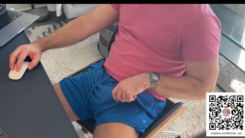 Snapshot of 8inchernyc chatting on December 3, 4:05 pm 8incher NYC online show from December 3, 4:05 pm