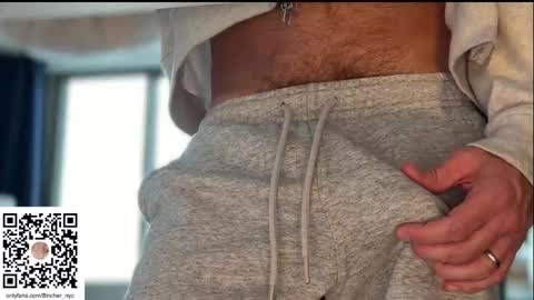 Snapshot of 8inchernyc chatting on February 6, 3:04 pm 8incher NYC online show from February 6, 3:04 pm