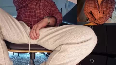 Snapshot of 8inchernyc chatting on March 2, 3:52 pm 8incher NYC online show from March 2, 3:52 pm