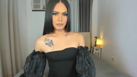 Snapshot of 8inchesmisstresscock chatting on December 21, 3:09 pm Kendalicious online show from December 21, 3:09 pm