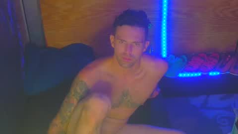 Snapshot of 8inspyder chatting on September 15, 9:31 am EvelDicknievel1 online show from September 15, 9:31 am